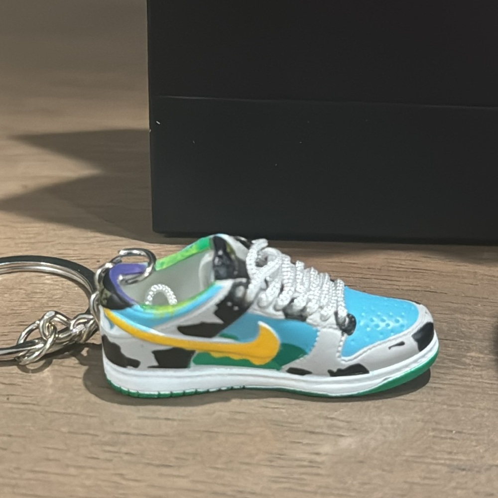 New 3 piece Ben & Jerry’s Chunky Dunky Nike sneaker keychain w/ canister and bag - Picture 4 of 7